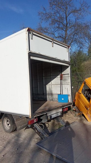 Caja de Camión con Plataforma Elevadora