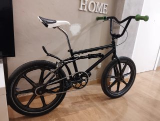 Bicicleta BMX BH Negra