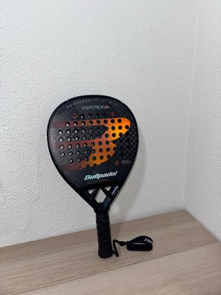 Pala de pádel Bullpadel Vertex 04 Hybrid 2025