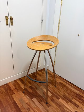 Taburete Alto con Asiento de Madera