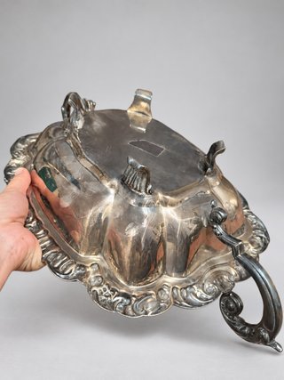 Centro de mesa vintage plateado con asas