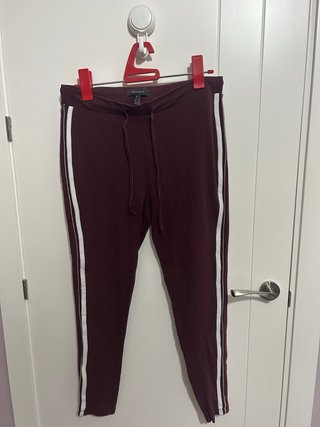 Leggings Burdeos con Franjas Laterales
