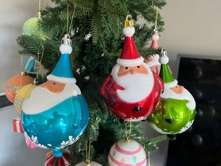 Lote de bolas de Navidad decorativas (7 fotos)