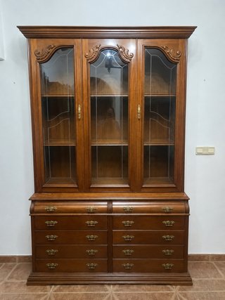 Vitrina Clásica de Madera