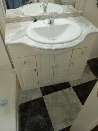 Mueble de lavabo con encimera de mármol