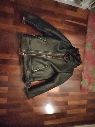 Cazadora negra con interior de pelo