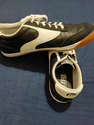 Zapatillas Mustang Negro y Blanco