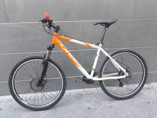 Bicicleta de Montaña Orbea Naranja y Blanca