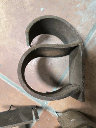 Distintas letras decorativas de hierro oxidado