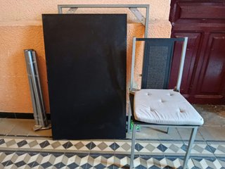 Mesa y  cuatro sillas con Estructura Metálica