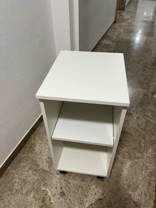 Mueble auxiliar blanco con ruedas
