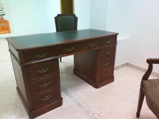 Mesa de Escritorio de Madera Noble