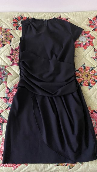 Vestido negro asimétrico