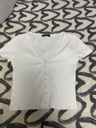 Blusa Blanca Bershka con Botones de Perla