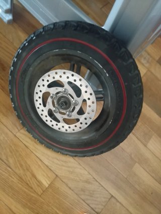 Rueda de Patinete con Disco de Freno