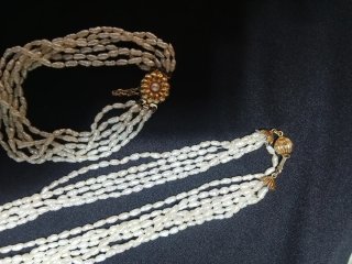 Collar y pulseras de perlas naturales y oro 18k
