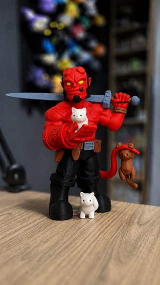 Figura Hellboy con gatos | 25cm | 3D