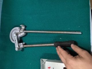 Curvadora de Tubos Manual con Cabezal Giratorio