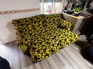 Sofá de dos plazas estampado