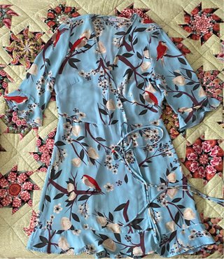 Vestido Cruzado Kling Flores y Pájaros