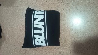 Sudadera Negra con Estampado