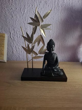 Figura de Buda con Decoración de Bambú