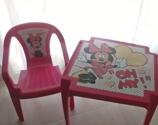 Set de Mesa y Silla Minnie Mouse - NUEVO - sin uso