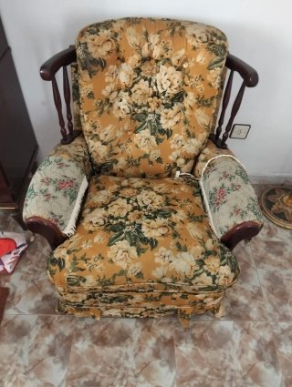 Sillón Antiguo con Estampado Floral