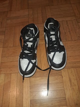 Zapatillas Jordan Negras y Blancas Talla 36.5