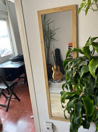 Espejo de Pared con Marco de Madera