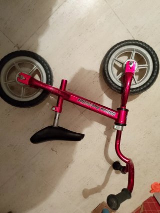 Bici niño sin pedales roja