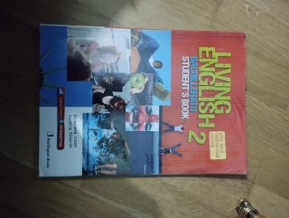 Living English 2 Bachillerato. Student's book