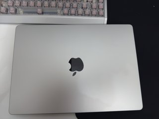 Apple MacBook Pro 14" M4 · 16GB · 1TB, foto 2 di 5