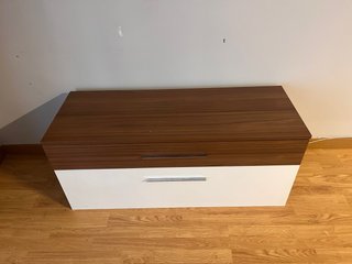Mueble de comedor bicolor