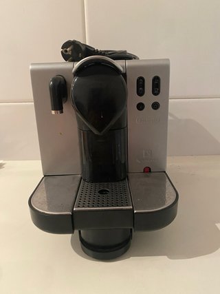 Cafetera Nespresso De’Longhi Plateada y Negra