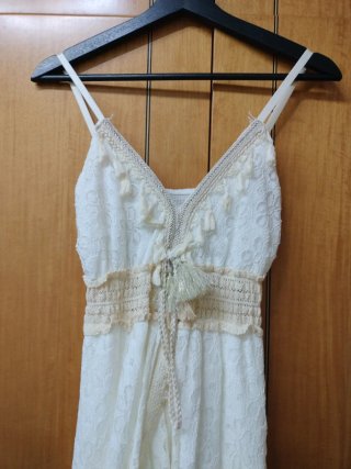 Mono corto blanco con encaje
