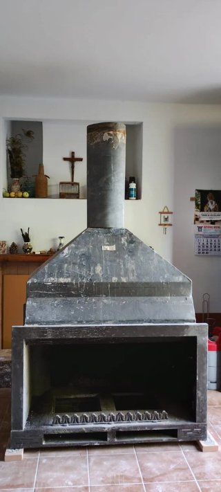 Chimenea de leña grande