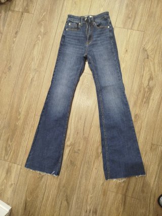 Jeans Vaqueros Azul Estilo Acampanado, talla 32.