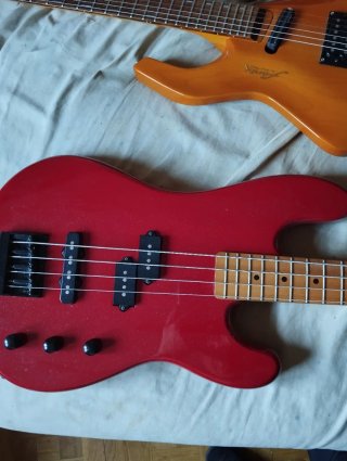 Bajo Eléctrico Vintage Korea fabricado por OVATION