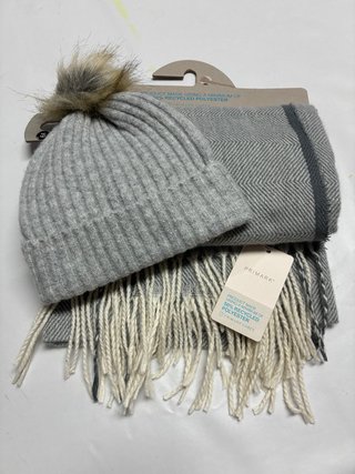 Set de Gorro y Pashmina Primark