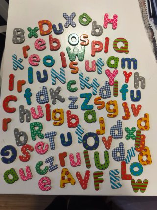 Set de 94 Imanes con Letras de Colores