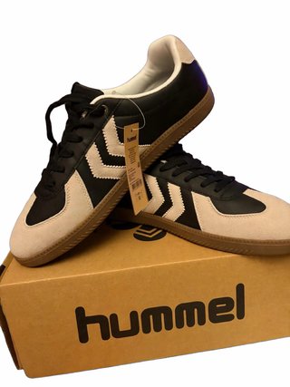 Zapatillas Hummel Negras y Beige