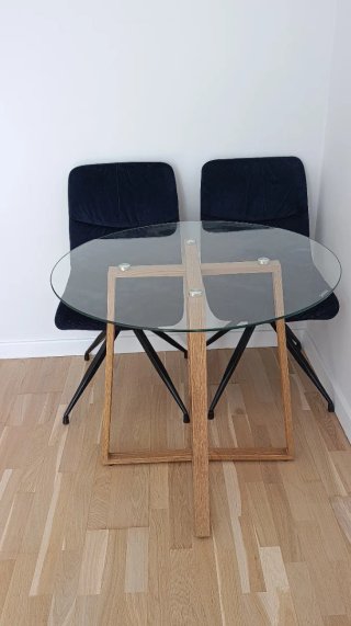 Mesa de Cristal y 2 Sillas de Terciopelo