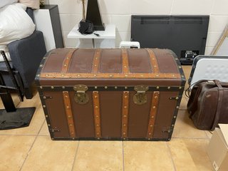 Baúl Antiguo de Madera