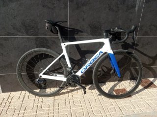 Bicicleta de Carretera Orbea Blanca y Azul