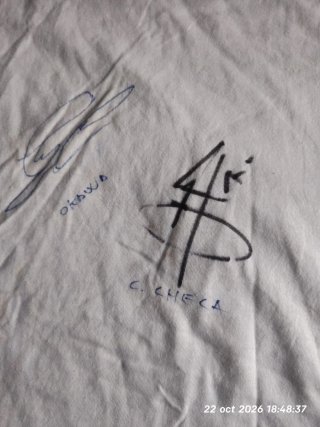 Camisetas firmadas por pilotos de motos
