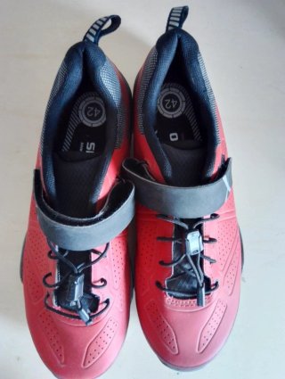 Calzado de Ciclismo Shimano Rojas.