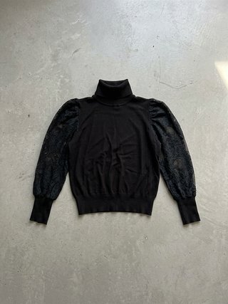 Blusa Negra y pantalón negro