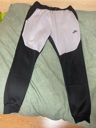 Pantalón Nike Tech Fleece Gris y Negro