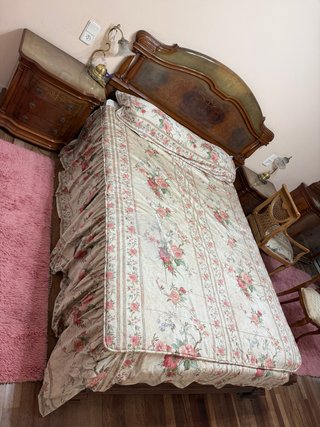 Estructura de cama con dos mesillas